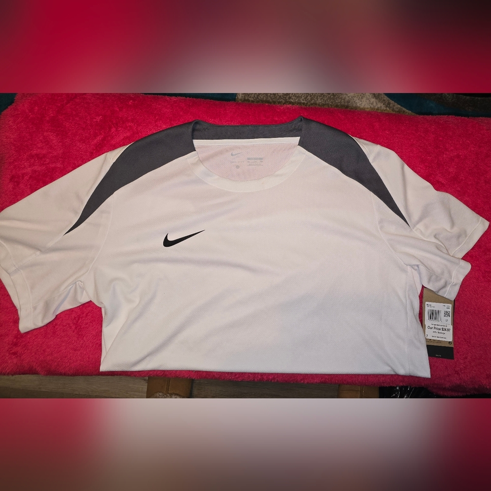Nike Men's White and Gray Short Sleeve Tee